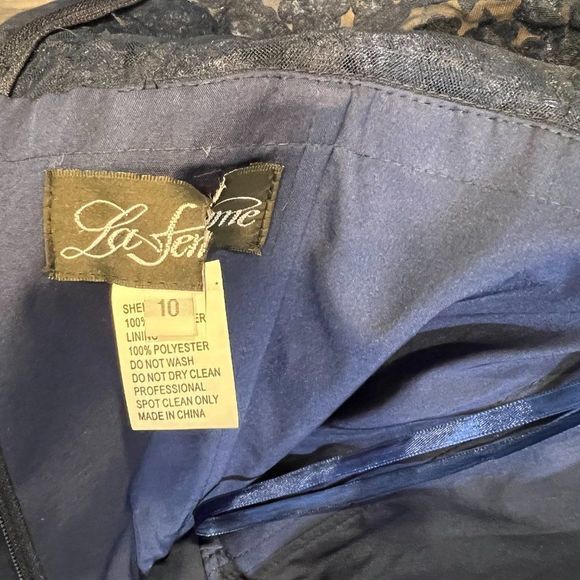 NWOT LA FEMME Floral Lace & Tulle Gown in Navy (10) - Picture 9 of 11